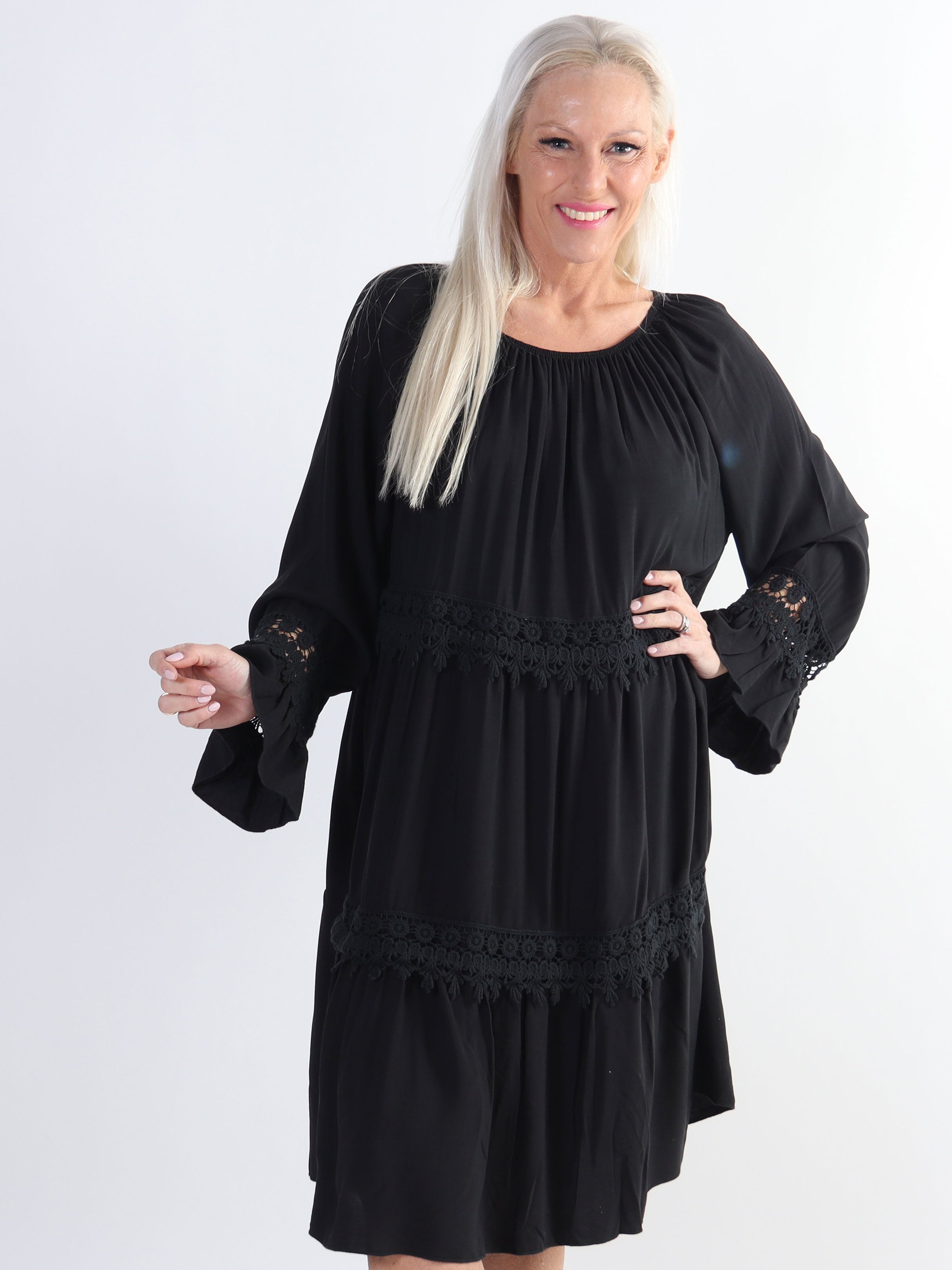 Tilda - Söt tunikaklänning med broderier i stora storlekar